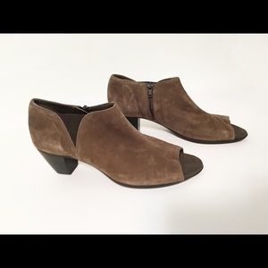 Munro American Eve Tan Suede Bootie WOMEN 11.5N